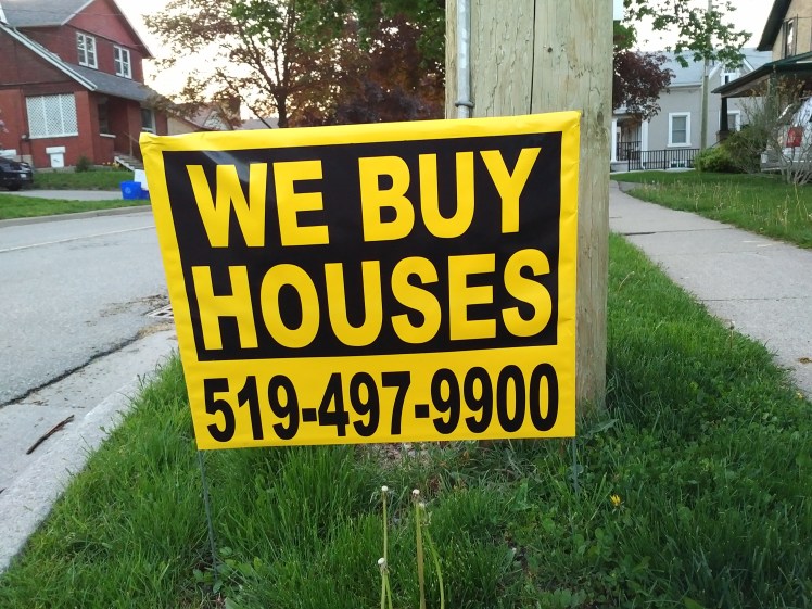 we buy houses lawn sign 